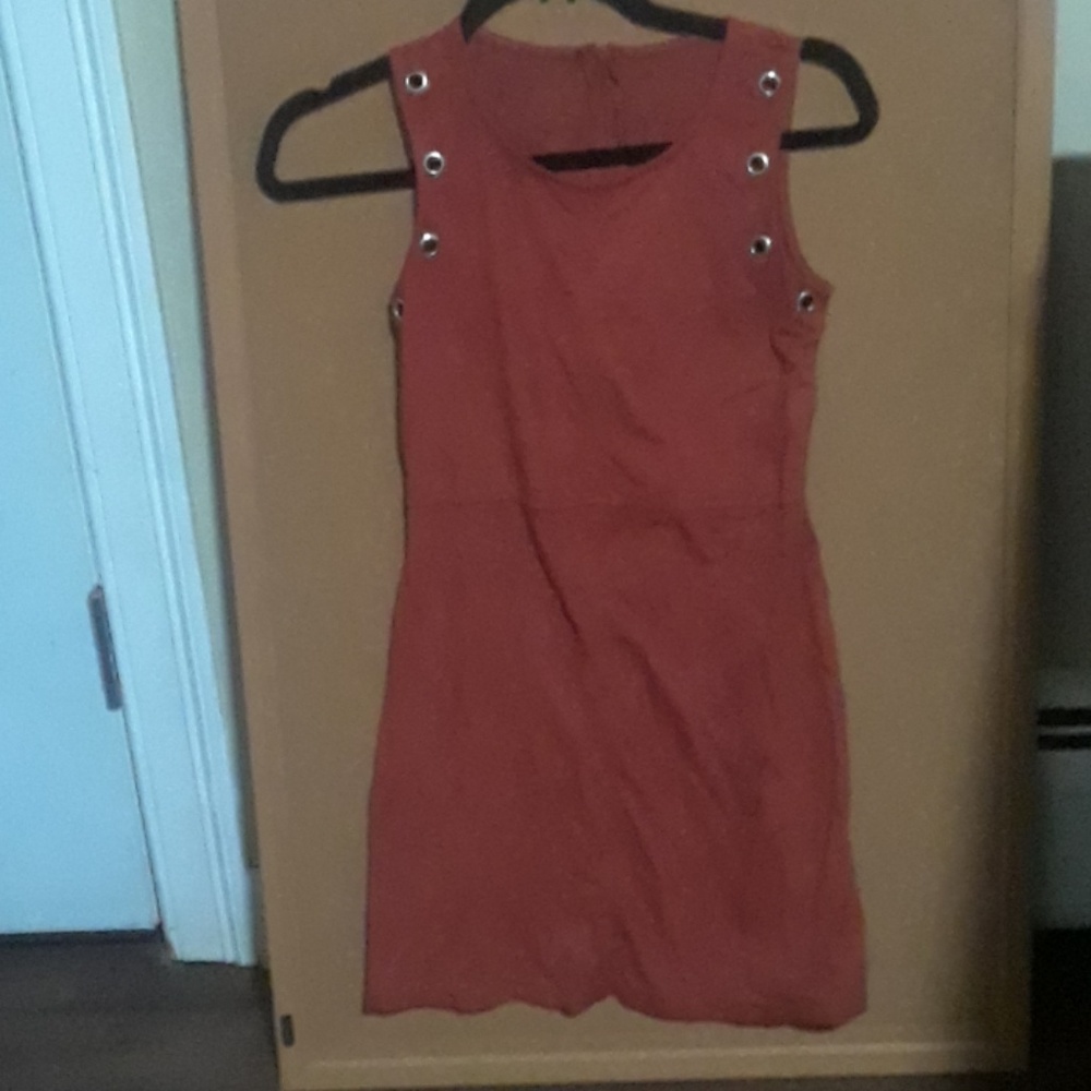 Cute dress.